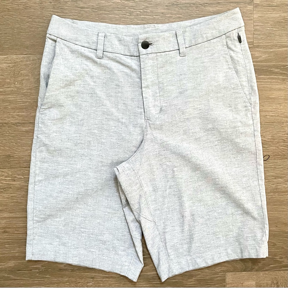lululemon | Men’s Cotton/Lycra Blend 9” Stretch Shorts in Light Gray